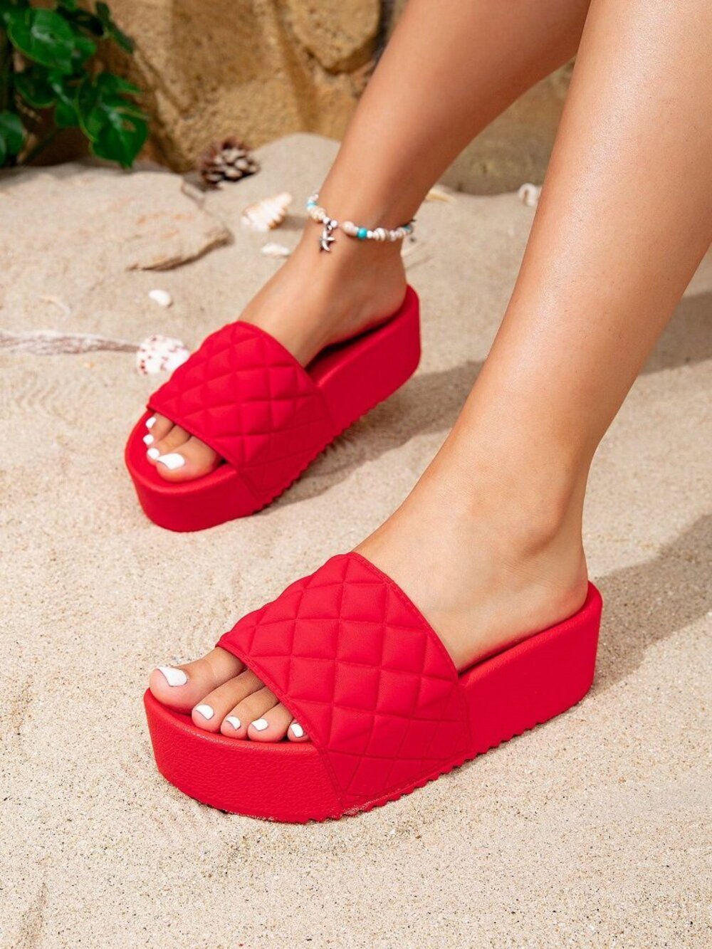 Red Fashionable Women's Diamond Pattern Thick sole Slippers sandals